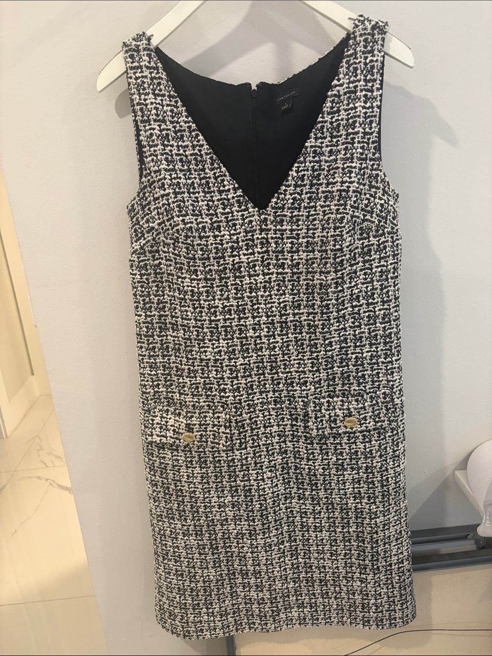 Ann Taylor Black & White Tweed V-Neck Sleeveless Dress